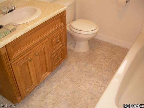 913 E 15th St, Ashtabula, OH 44004 photo 4