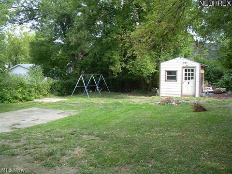 913 E 15th St, Ashtabula, OH 44004 photo 9