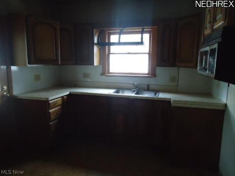 230 Denison Ave, Elyria, OH 44035 photo 4