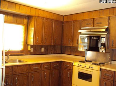 505 Lenora St, Dover, OH 44622 photo 4