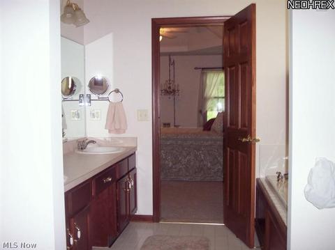 124 Barrington Ct, Elyria, OH 44035 photo 6