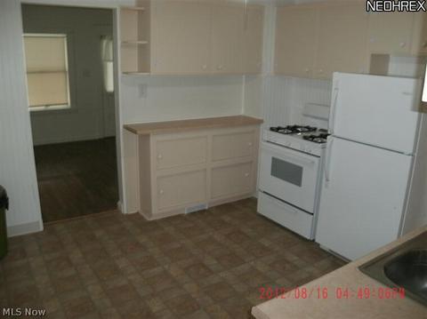 385 Como Ave, Struthers, OH 44471 photo 4