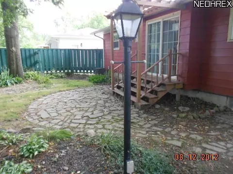 369 Windsor Dr, Elyria, OH 44035 photo 12