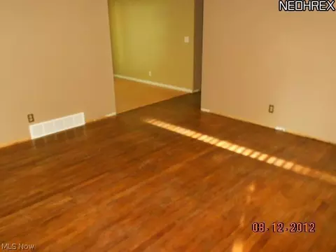 369 Windsor Dr, Elyria, OH 44035 photo 3