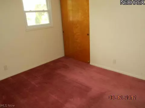 369 Windsor Dr, Elyria, OH 44035 photo 5