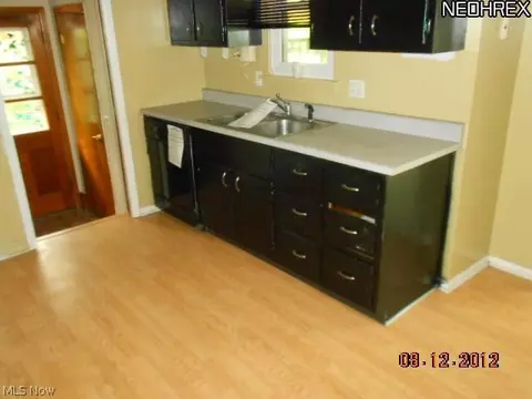 369 Windsor Dr, Elyria, OH 44035 photo 4