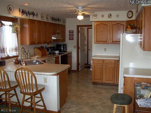 142 Stonehedge Dr, Elyria, OH 44035 photo 5