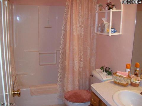 142 Stonehedge Dr, Elyria, OH 44035 photo 13