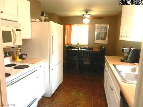 409 Pecan Dr, Berea, OH 44017 photo 3
