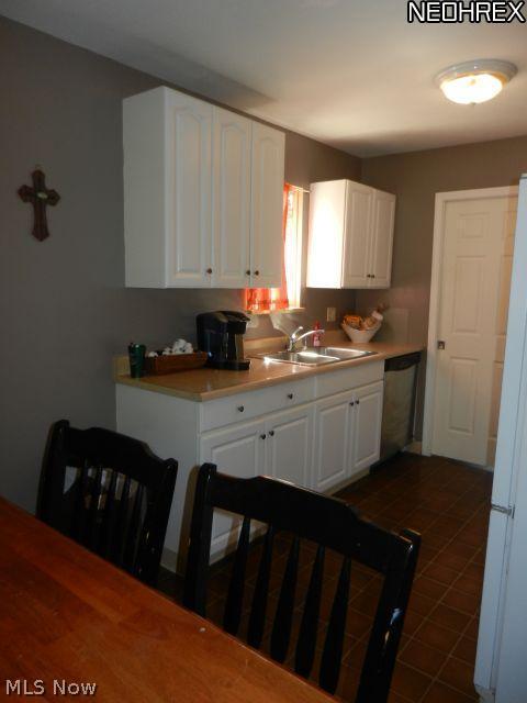 409 Pecan Dr, Berea, OH 44017 photo 5