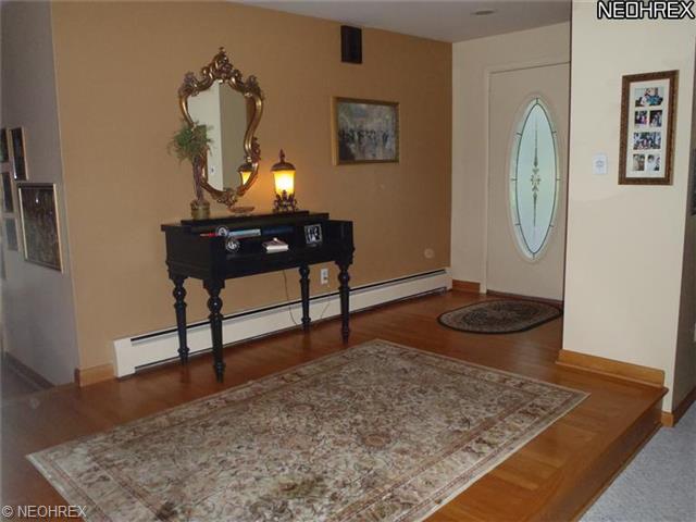 1387 Saint Albans Dr, Youngstown, OH 44511 photo 2
