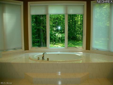 365 Brookside Cir, Aurora, OH 44202 photo 10