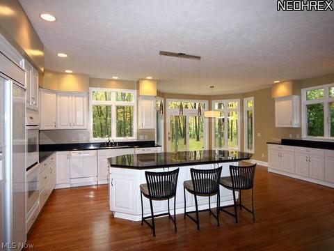 365 Brookside Cir, Aurora, OH 44202 photo 6