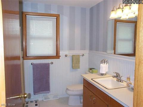 106 Wayne Ave, Creston, OH 44217 photo 9