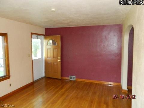 4566 Elyria Ave, Lorain, OH 44055 photo 3