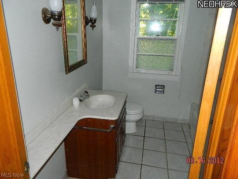 4566 Elyria Ave, Lorain, OH 44055 photo 7