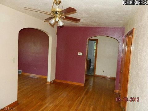 4566 Elyria Ave, Lorain, OH 44055 photo 4