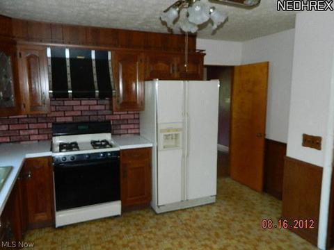 4566 Elyria Ave, Lorain, OH 44055 photo 6