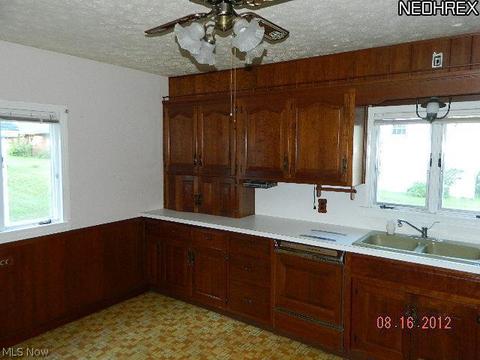 4566 Elyria Ave, Lorain, OH 44055 photo 5