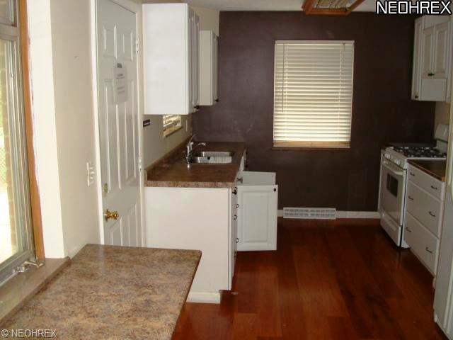 24360 Oakhill Dr, Euclid, OH 44117 photo 1