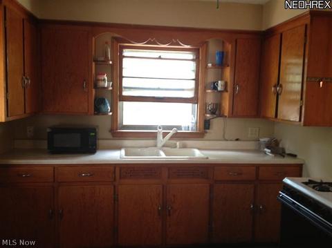 1912 E 34th St, Lorain, OH 44055 photo 3