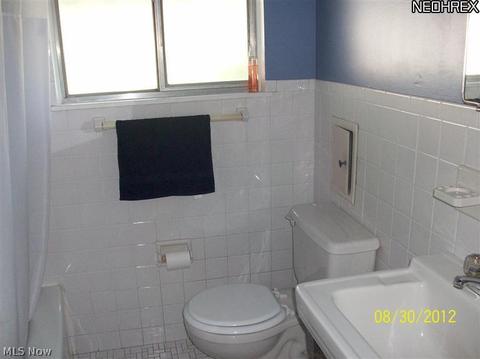 806 Charles St, Willowick, OH 44095 photo 16