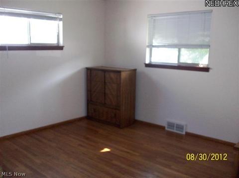 806 Charles St, Willowick, OH 44095 photo 18