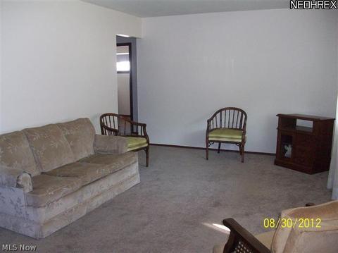 806 Charles St, Willowick, OH 44095 photo 9