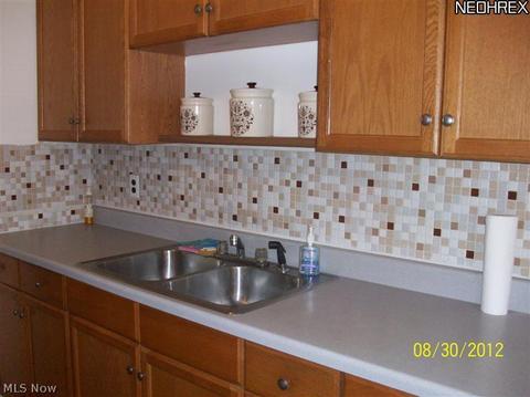 806 Charles St, Willowick, OH 44095 photo 8