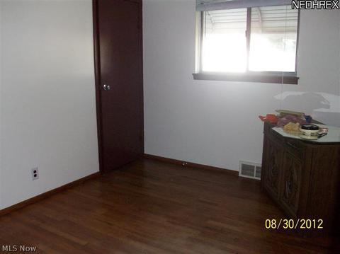 806 Charles St, Willowick, OH 44095 photo 14