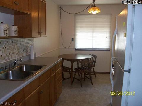 806 Charles St, Willowick, OH 44095 photo 6