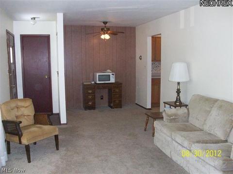 806 Charles St, Willowick, OH 44095 photo 11