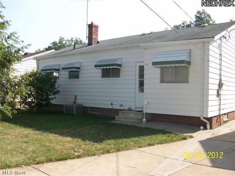 806 Charles St, Willowick, OH 44095 photo 4