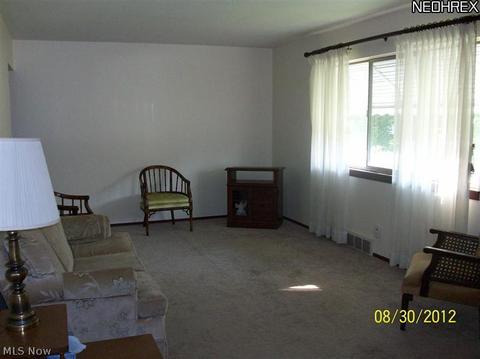 806 Charles St, Willowick, OH 44095 photo 10