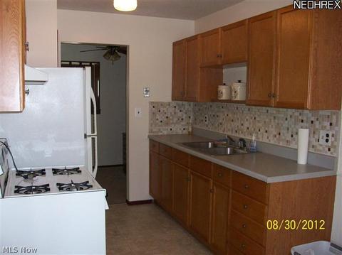 806 Charles St, Willowick, OH 44095 photo 7