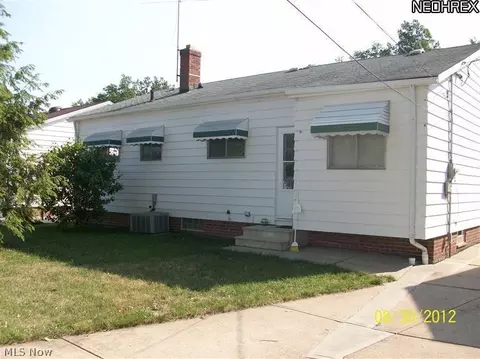 806 Charles St, Willowick, OH 44095 photo 4