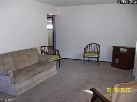 806 Charles St, Willowick, OH 44095 photo 9