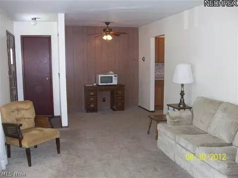 806 Charles St, Willowick, OH 44095 photo 11