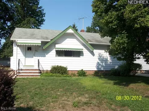 806 Charles St, Willowick, OH 44095 photo 1