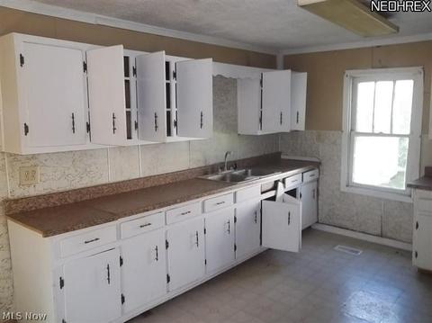 304 W Line St, Minerva, OH 44657 photo 8