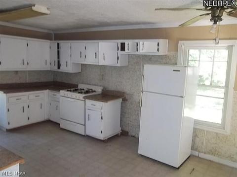 304 W Line St, Minerva, OH 44657 photo 7