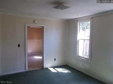 304 W Line St, Minerva, OH 44657 photo 6