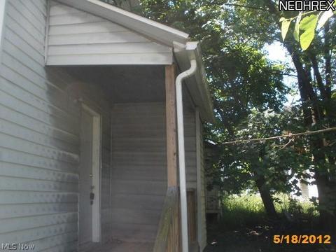 852 Sumner St, Akron, OH 44311 photo 5