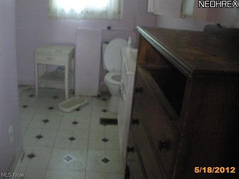 852 Sumner St, Akron, OH 44311 photo 2
