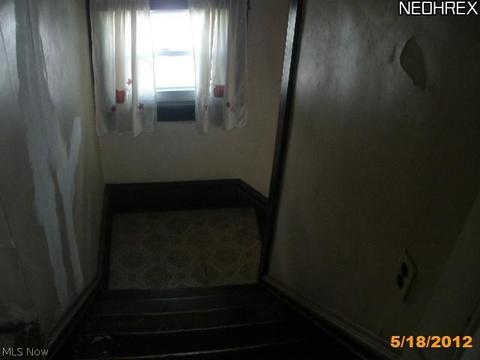 852 Sumner St, Akron, OH 44311 photo 4