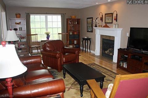 5327 Ledge Rock Dr, Rootstown, OH 44272 photo 2