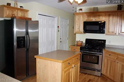 5327 Ledge Rock Dr, Rootstown, OH 44272 photo 7