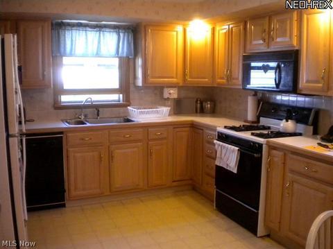 320 Jackson St, Minerva, OH 44657 photo 2