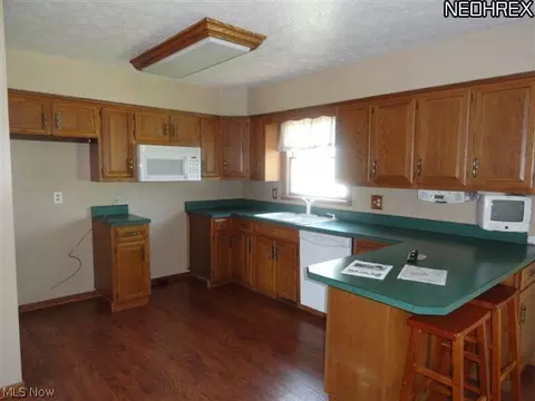 168 Karns Dr, Dover, OH 44622 photo 2