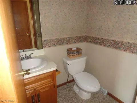 168 Karns Dr, Dover, OH 44622 photo 7